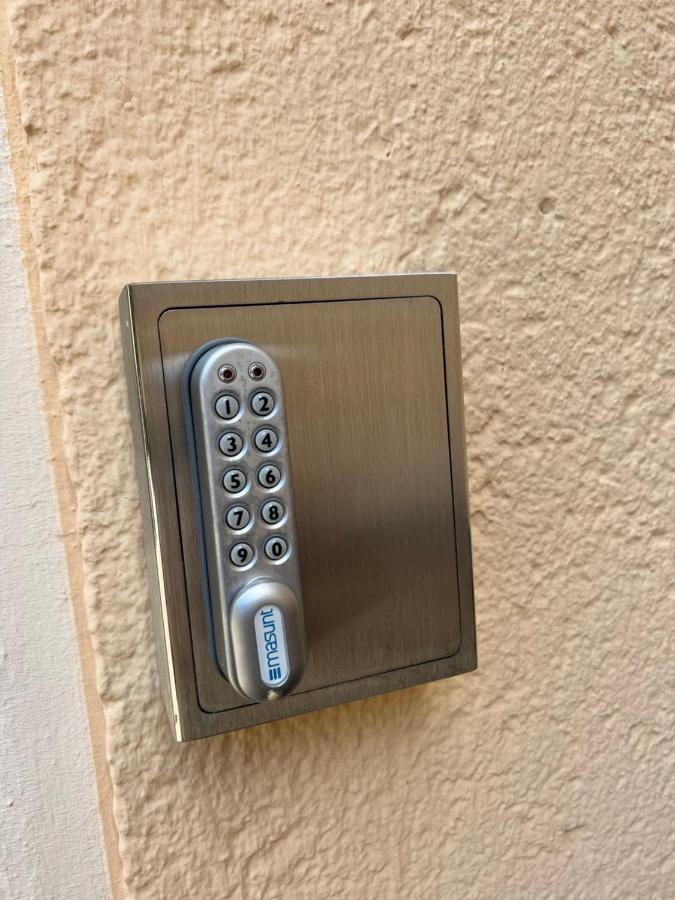 Sehr Schoene Wohnung,komplett Neu Eingerichtet Apartment *
